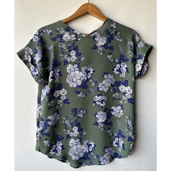COPY - Sage, white, and blue floral blouse - Picture 4 of 7